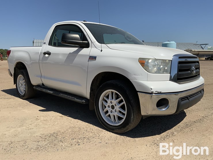 2013-toyota-tundra-sr5-image-3