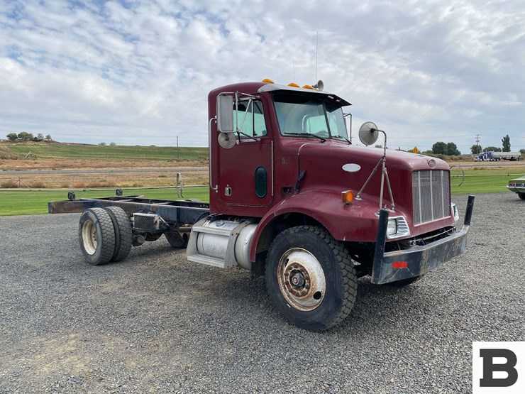 2002-peterbilt-330-image-8