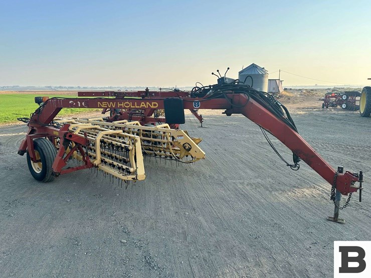 new-holland-216-image-6