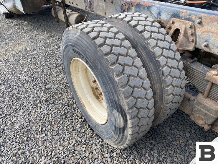 2017-kenworth-t880-image-24