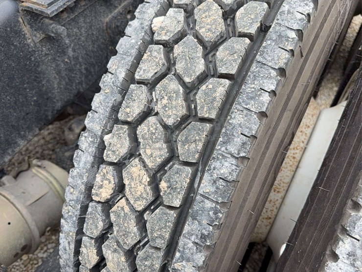 2012-freightliner-cascadia-113-image-88