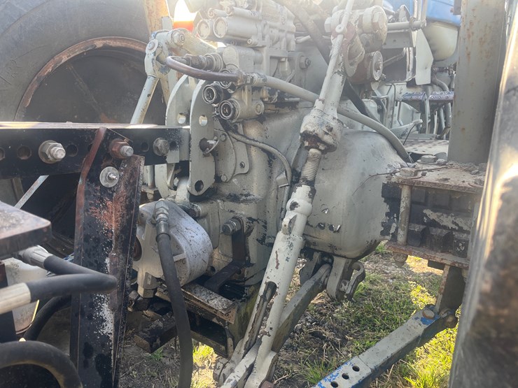 new-holland-8010-image-11