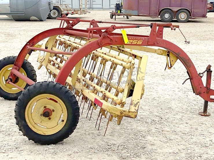 new-holland-256-image-3