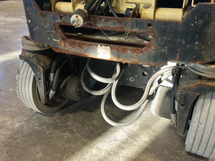 2018-jlg-1932r-image-19