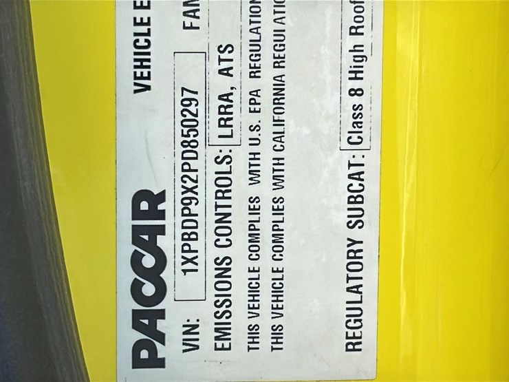 2023-peterbilt-579-image-9