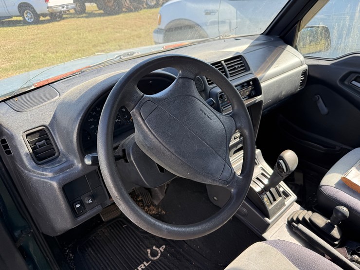 #37-•-#265-•-1996-geo-tracker-multipurpose-vehicle-(mpv)-image-13