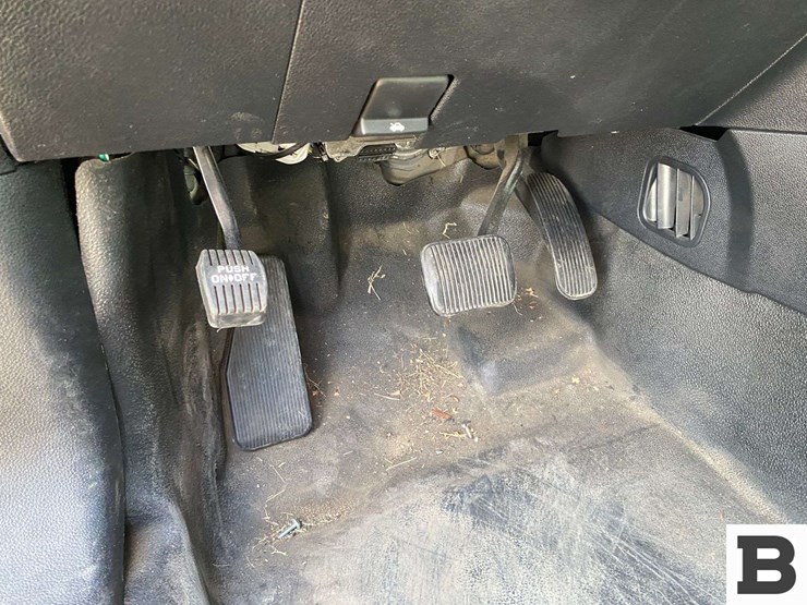 2016-ford-explorer-image-24