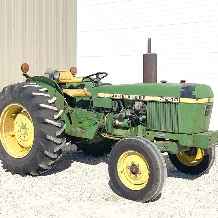JOHN DEERE 2240