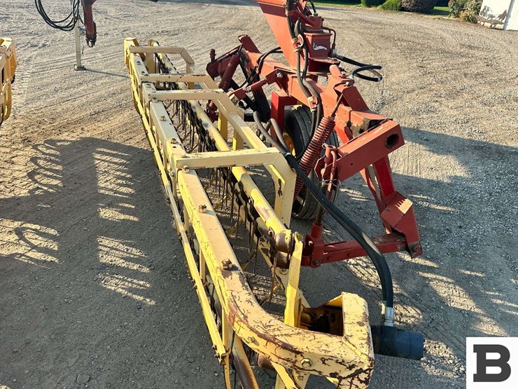 new-holland-216-image-21