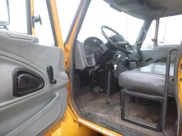 2004-international-durastar-4200-image-10