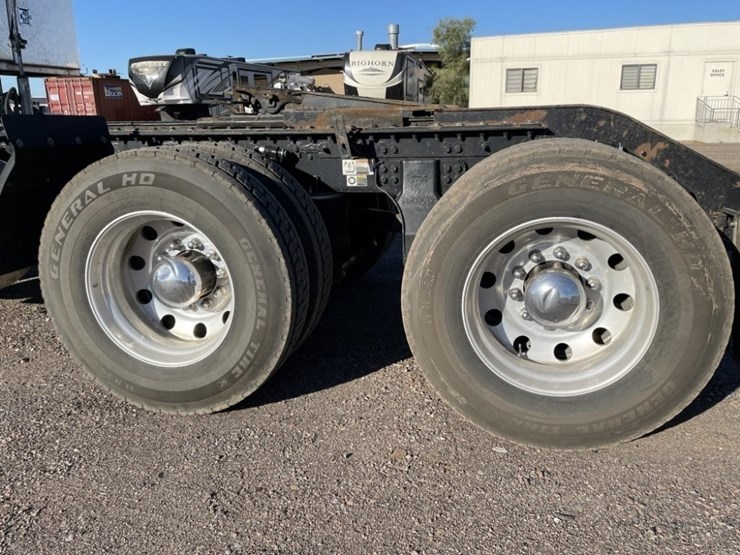 2018-peterbilt-367-image-11