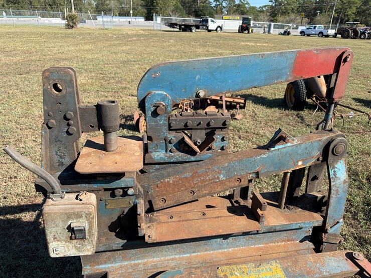 #30-•-#249-•-dvorak-hydraulic-iron-worker-image-3