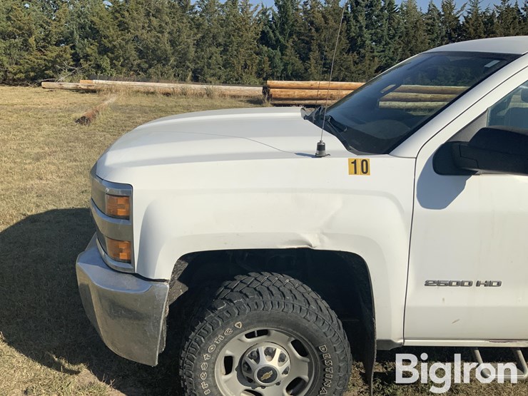2015-chevrolet-silverado-2500-image-13