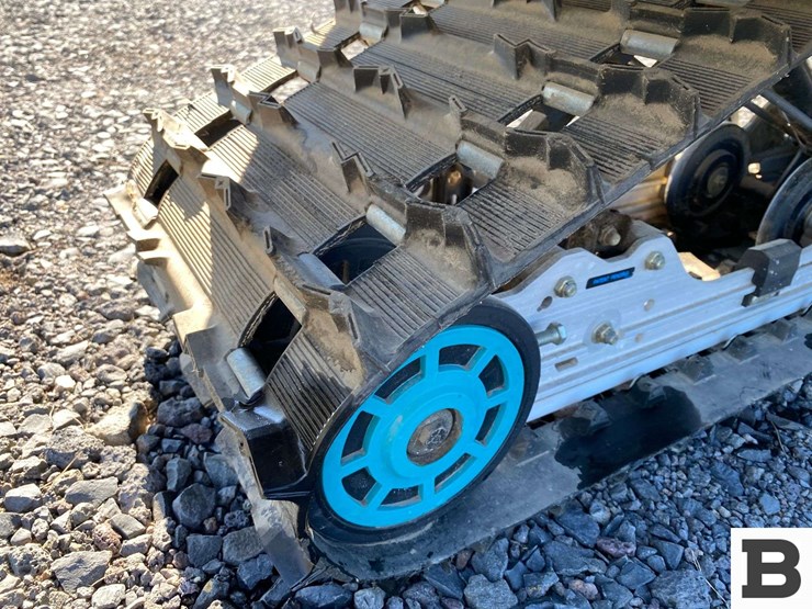 1998-polaris-indy-trail-touring-snowmobile-image-16