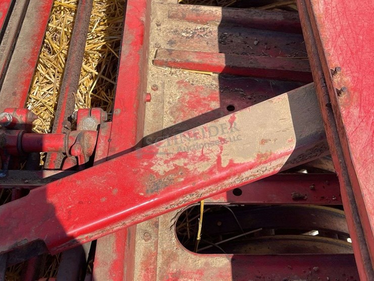 new-holland-275-image-22