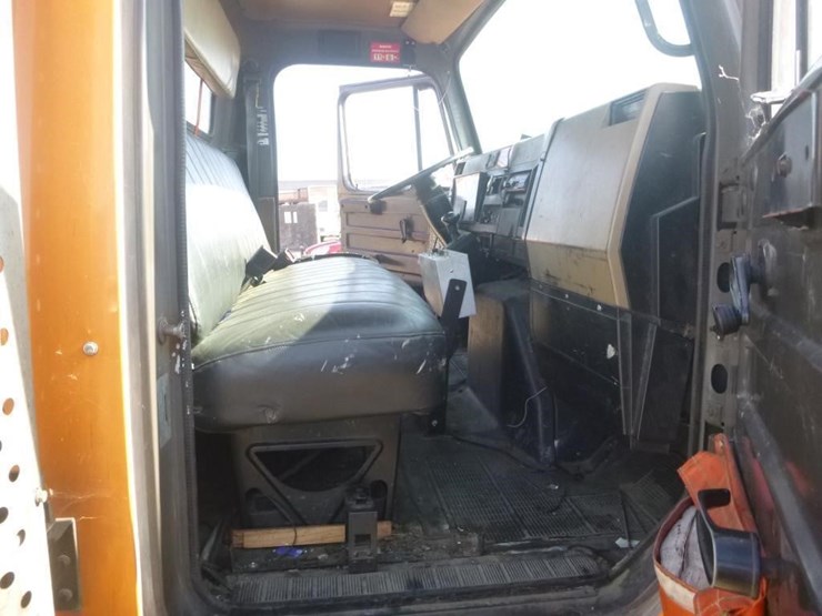 1995-international-4700-image-13