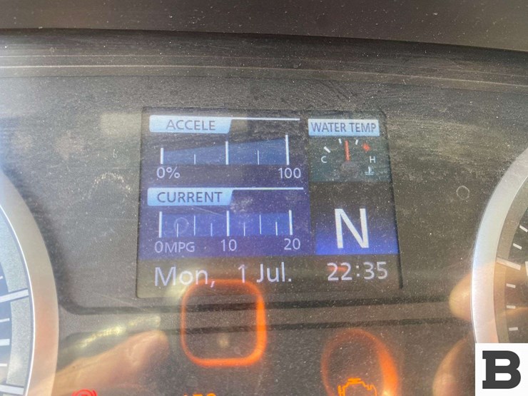 2014-hino-268-image-54