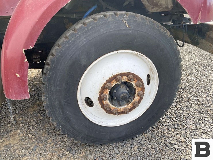 2003-peterbilt-330-image-27