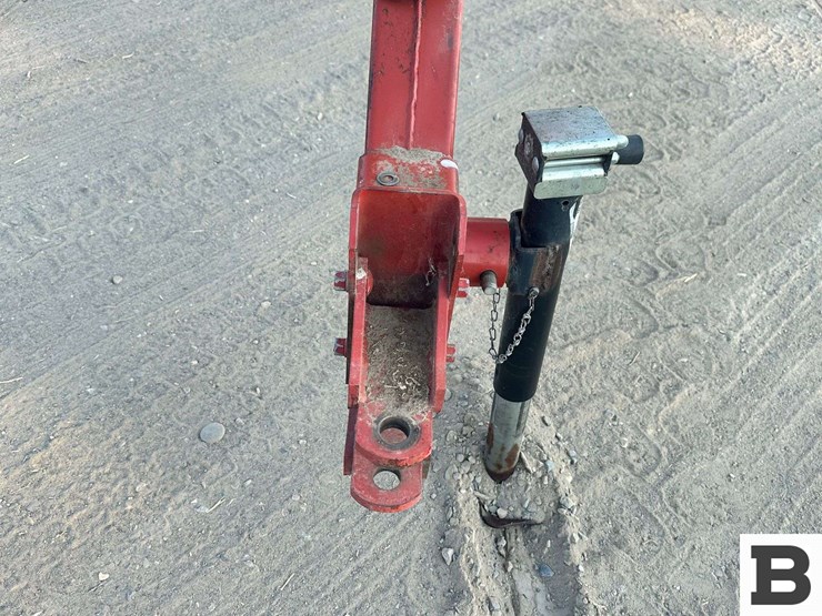 new-holland-216-image-9