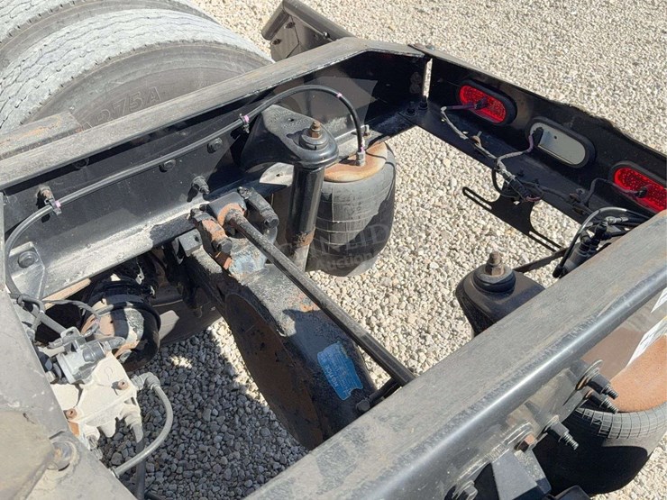 2017-peterbilt-579-image-92