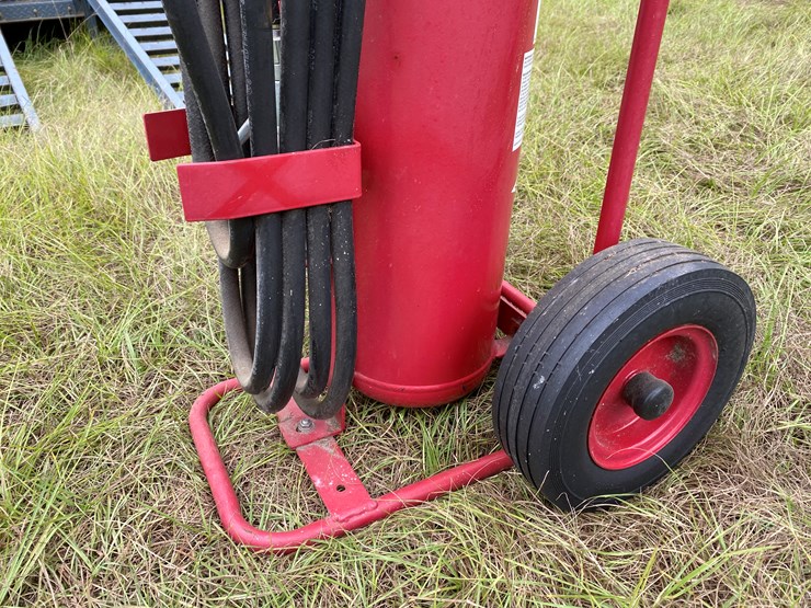 #76-•-#152-•-industrial-fire-extinguisher-with-hose-image-3