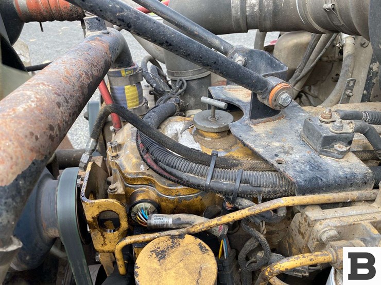 2002-peterbilt-330-image-38