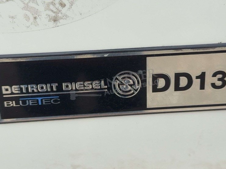 2012-freightliner-cascadia-113-image-105