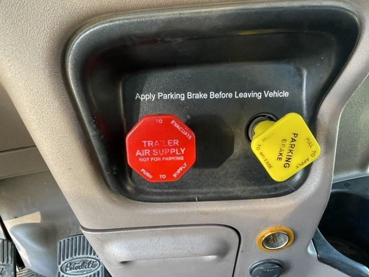 2018-peterbilt-367-image-51