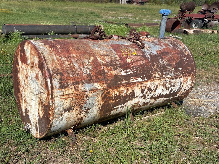 #132-•-fuel-tank-with-lifting-eyes-image-1