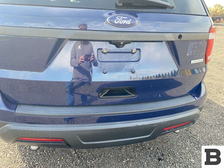 2018-ford-explorer-image-16