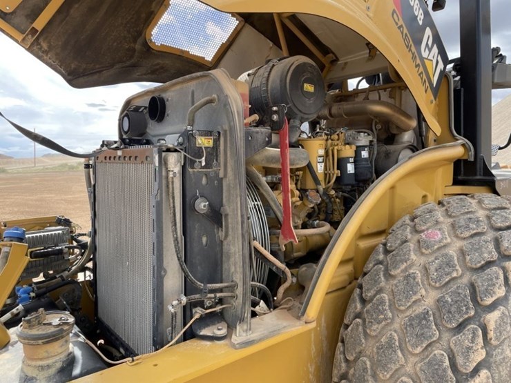 2018-caterpillar-cp56b-image-24