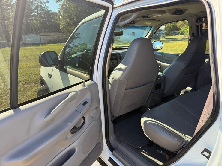 2002-ford-expedition-image-14