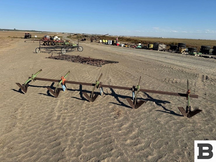 138"-toolbar-with-cultivator-sweeps-image-3