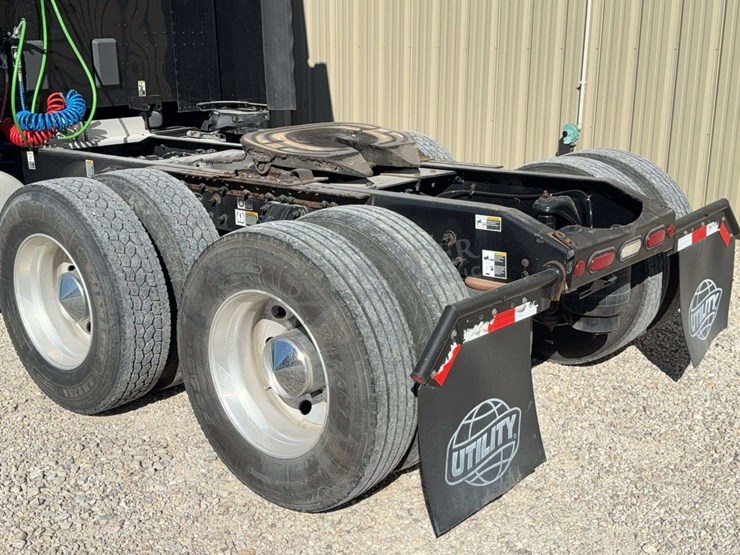 2017-peterbilt-579-image-97