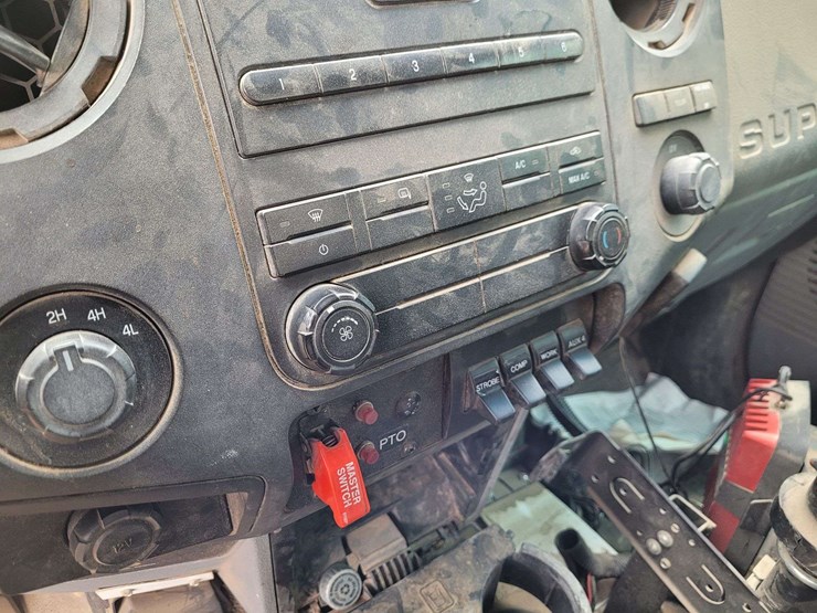 2016-ford-f550-image-11