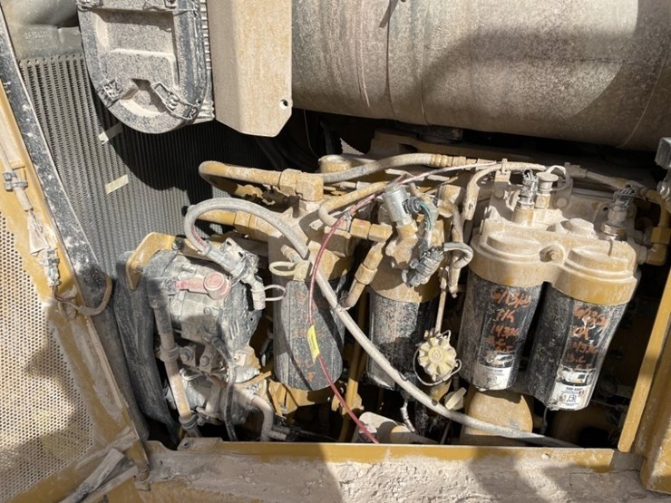 2019-caterpillar-d8t-image-27