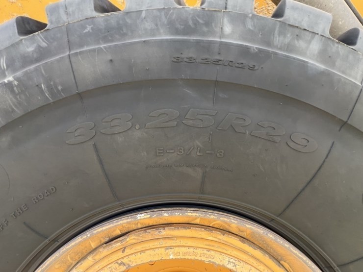 2021-volvo-a60h-image-23