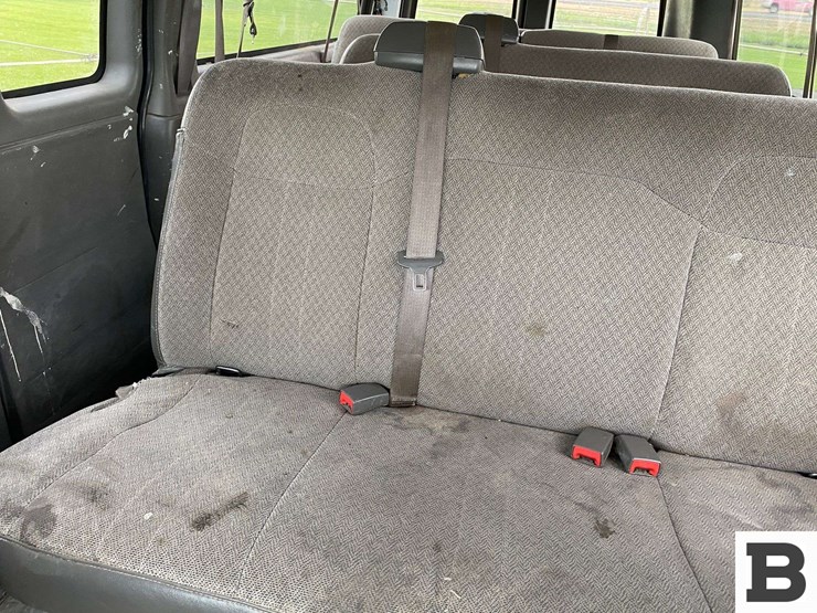 2017-chevrolet-express-3500-image-30