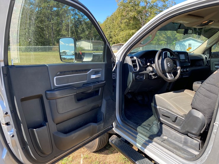 #19-•-#117-•-2020-ram-5500-rolloff-truck-image-20