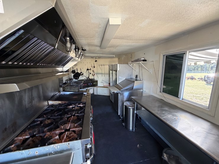 #17-•-#100a-•-food-trailer-image-4