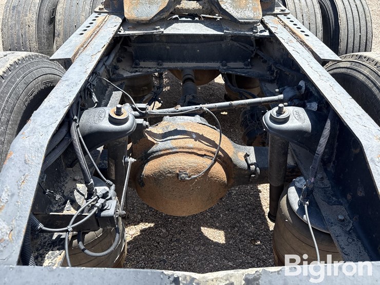 2009-peterbilt-386-image-17