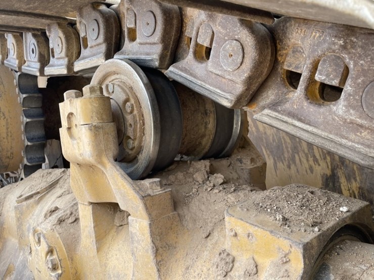 2017-caterpillar-d8t-image-23