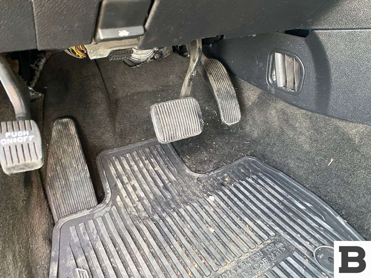 2016-ford-explorer-image-21