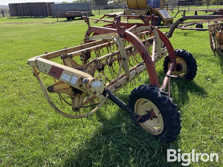 new-holland-12'-rakes-image-14