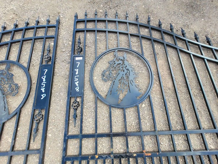 horse-head-design-entrance-gate-image-4