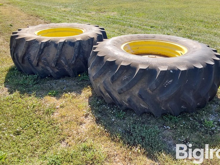armstrong-/-firestone-24.5x32-bar-tires-on-john-deere-rims-image-5