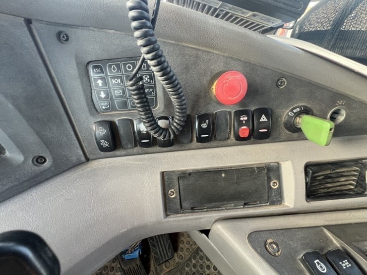 2020-volvo-a60h-image-34