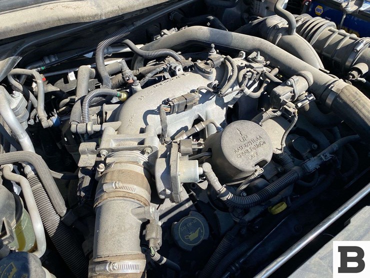 2017-ford-explorer-image-30