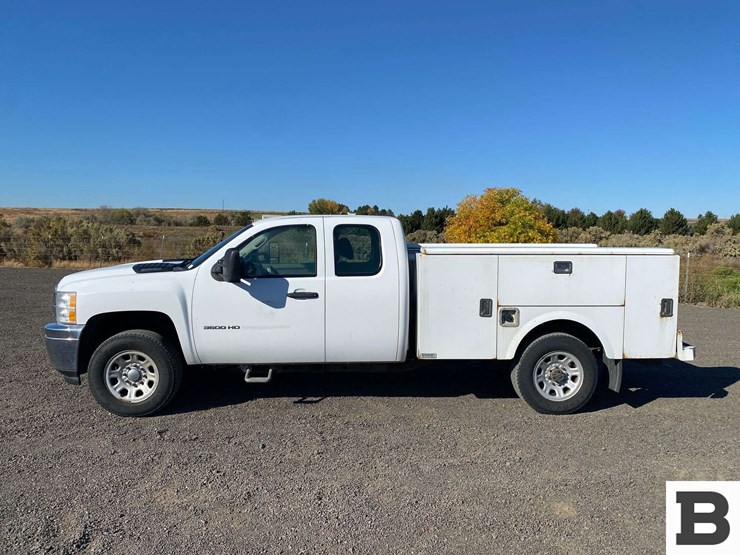 2013-chevrolet-silverado-3500-image-2