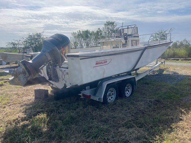 #142-•-boston-whaler-25ft-center-console-boat-with-yamaha-vx-250-engine-image-7